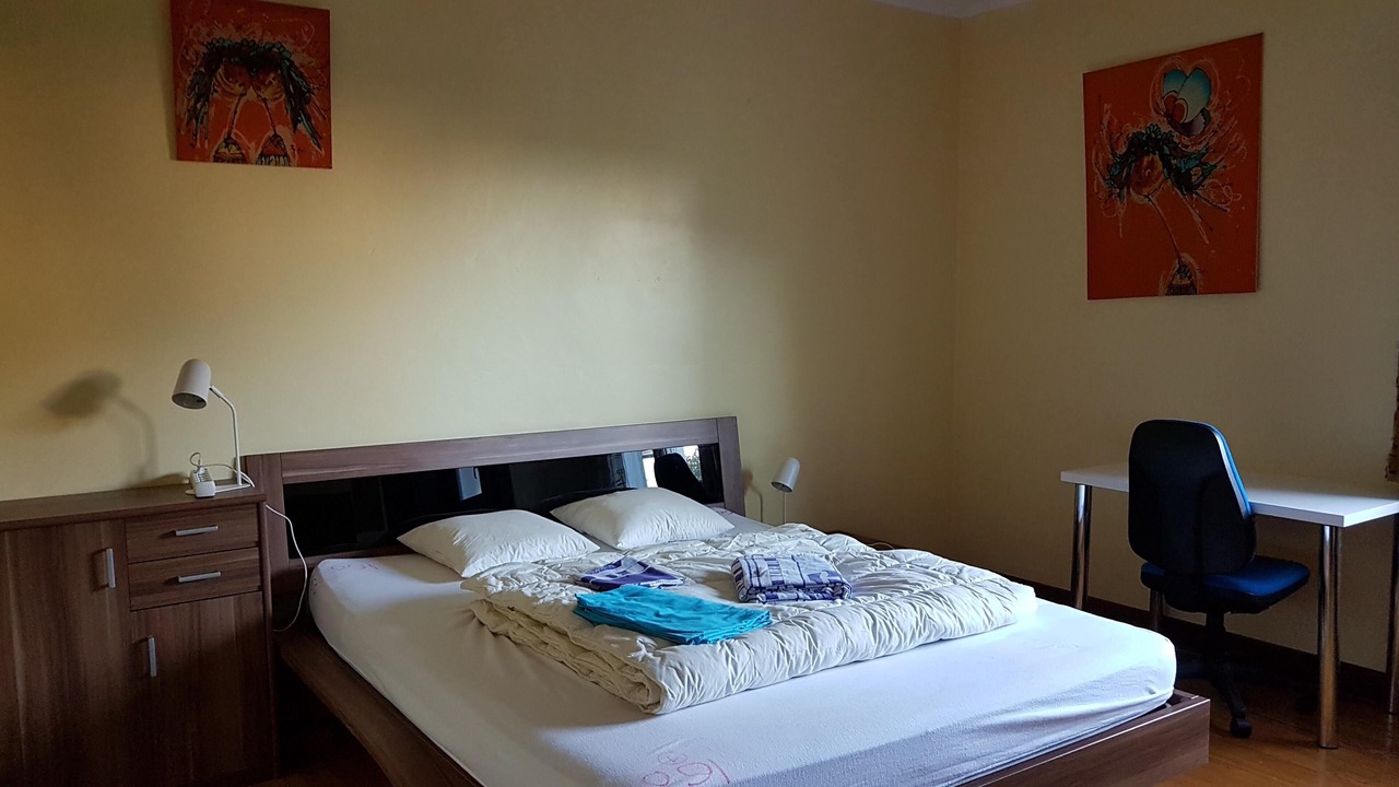 Photo of Bedroom in Lee
