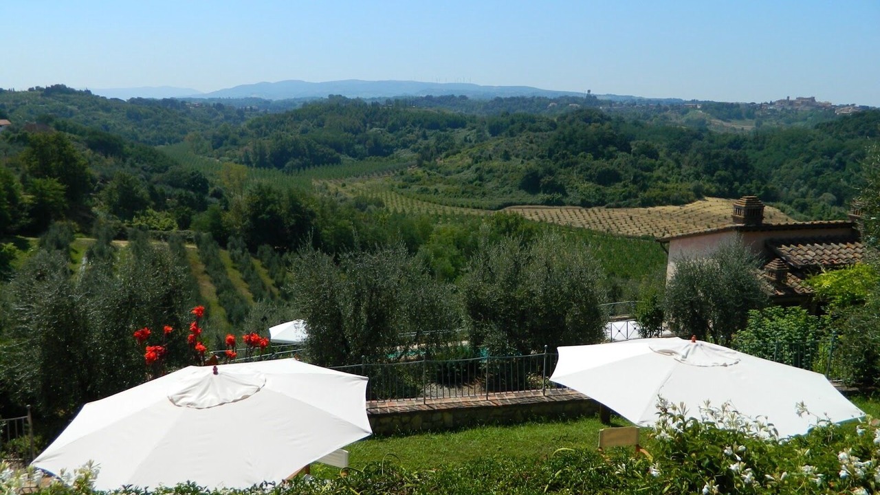 Photo of Outdoor in Lari
