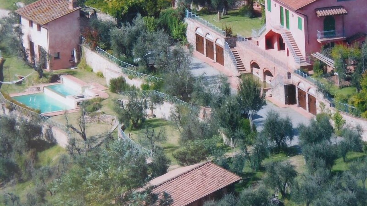 Photo of Outdoor in Lari