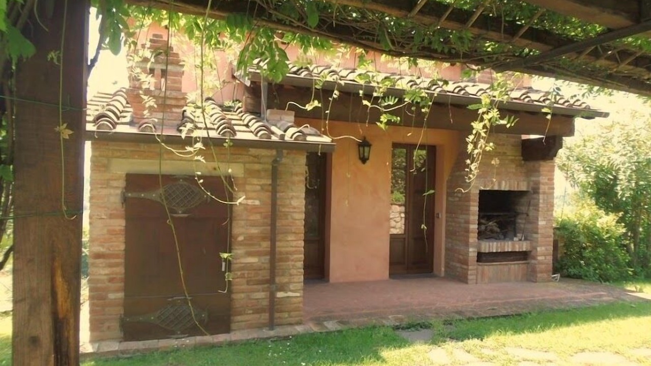 Photo of Outdoor in Lari