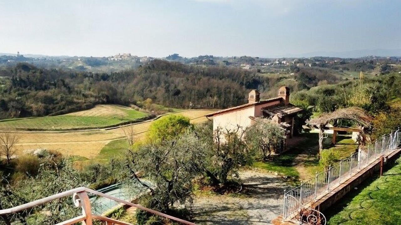 Photo of Outdoor in Lari