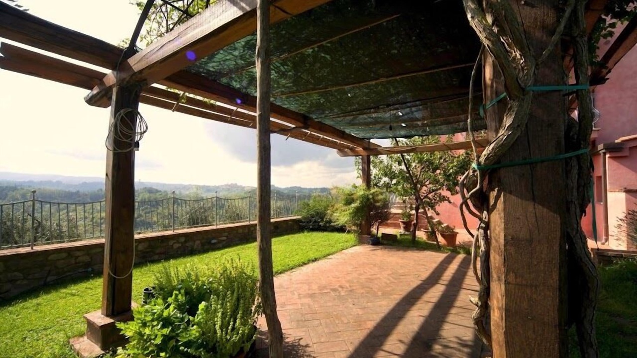 Photo of Patio Balcony in Lari