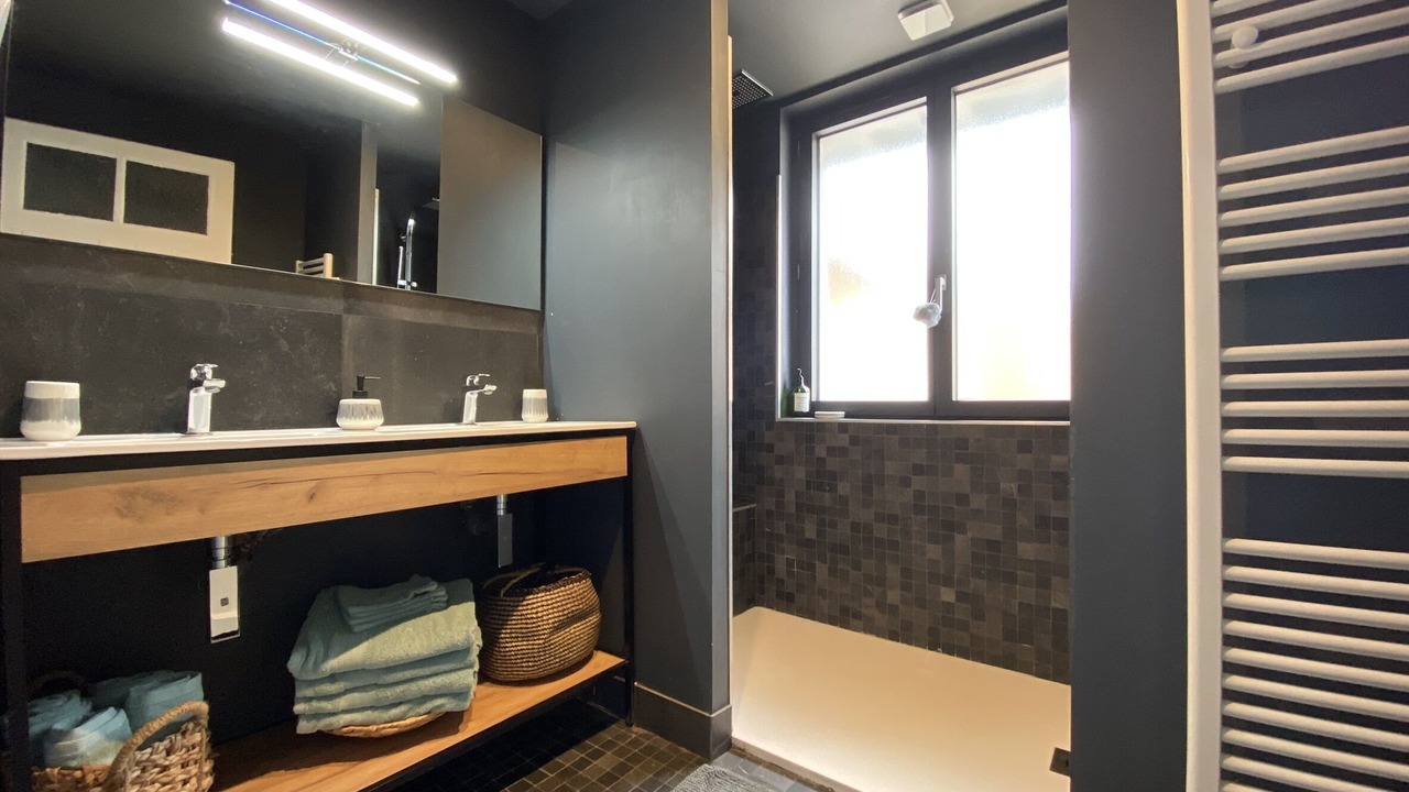 Photo of Bathroom in Messanges