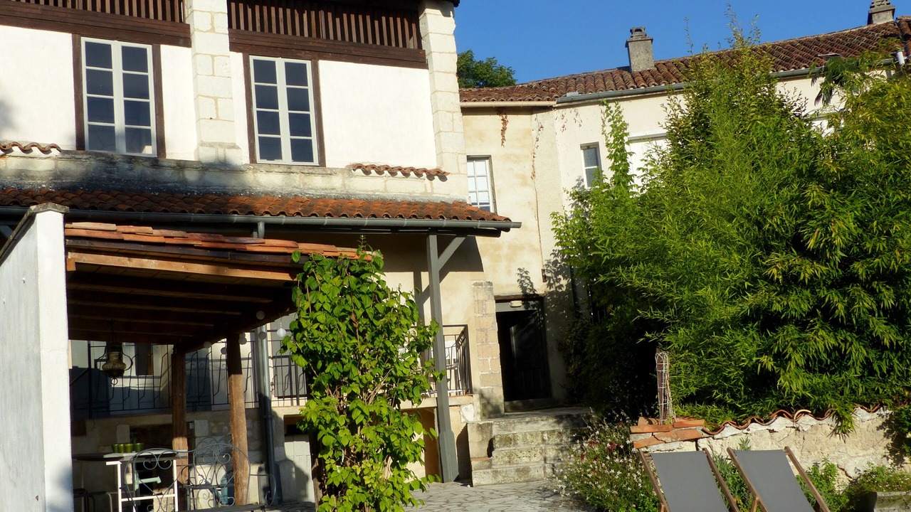 Photo of Patio Balcony in Aubeterre-sur-Dronne