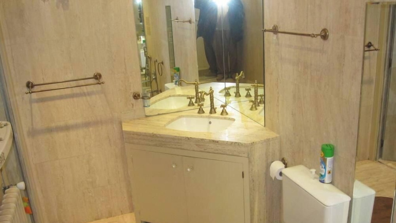 Photo of Bathroom in Hyeres City Centre