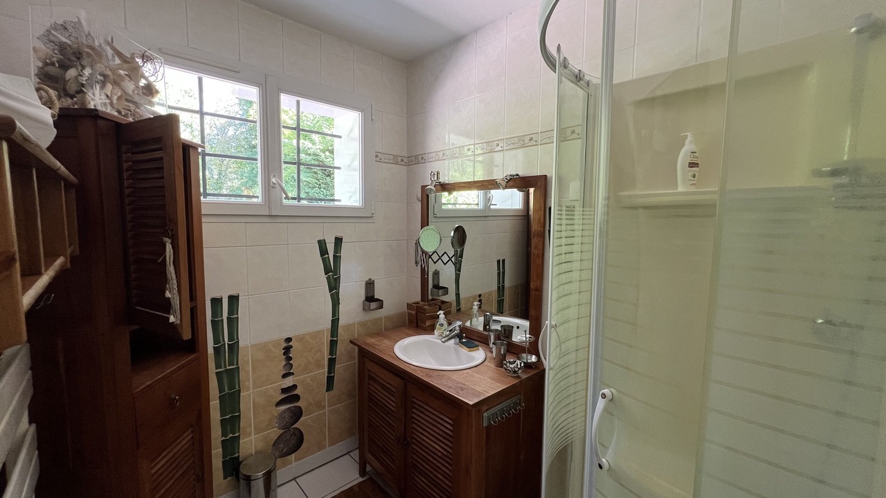 Photo of Bathroom in Lanton