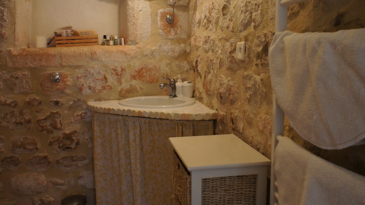 Photo of Bathroom in Pons