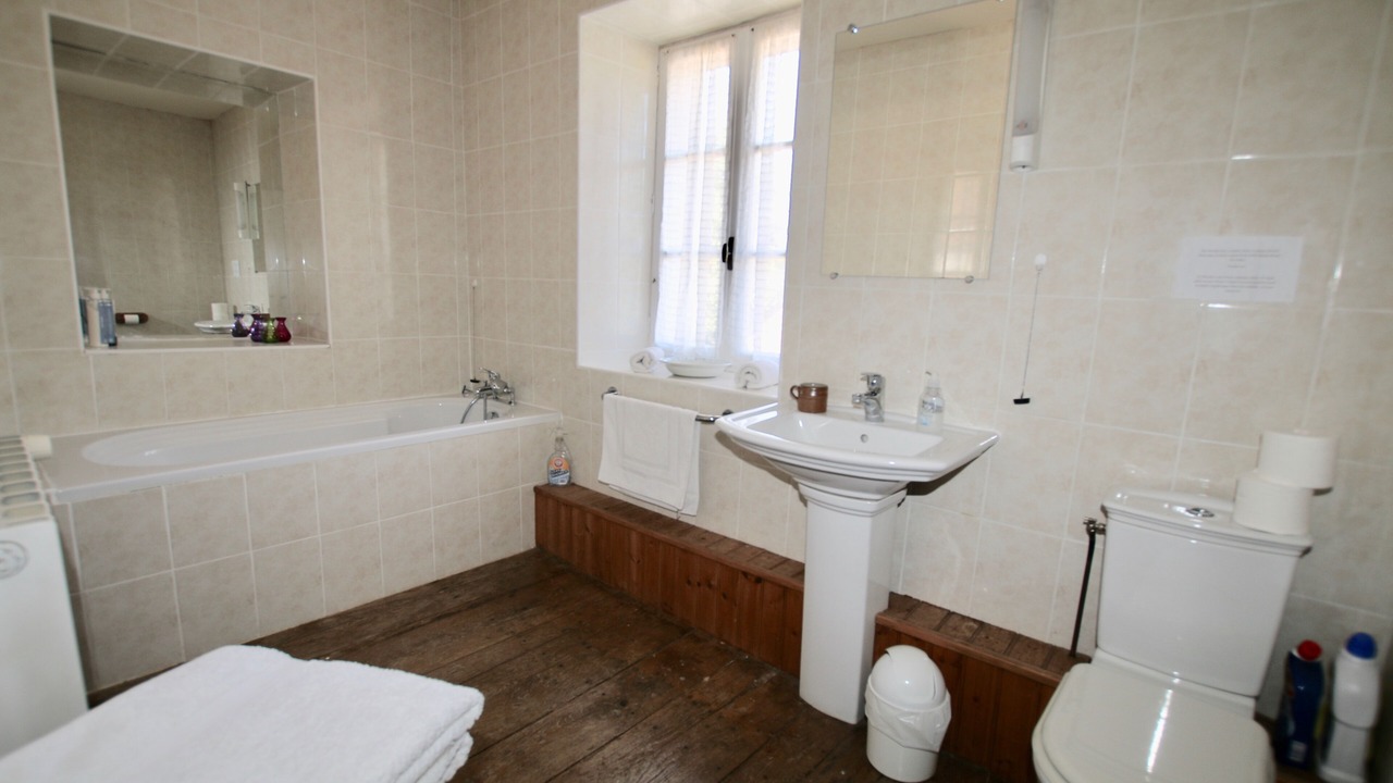 Photo of Bathroom in Nanteuil-en-Vallee