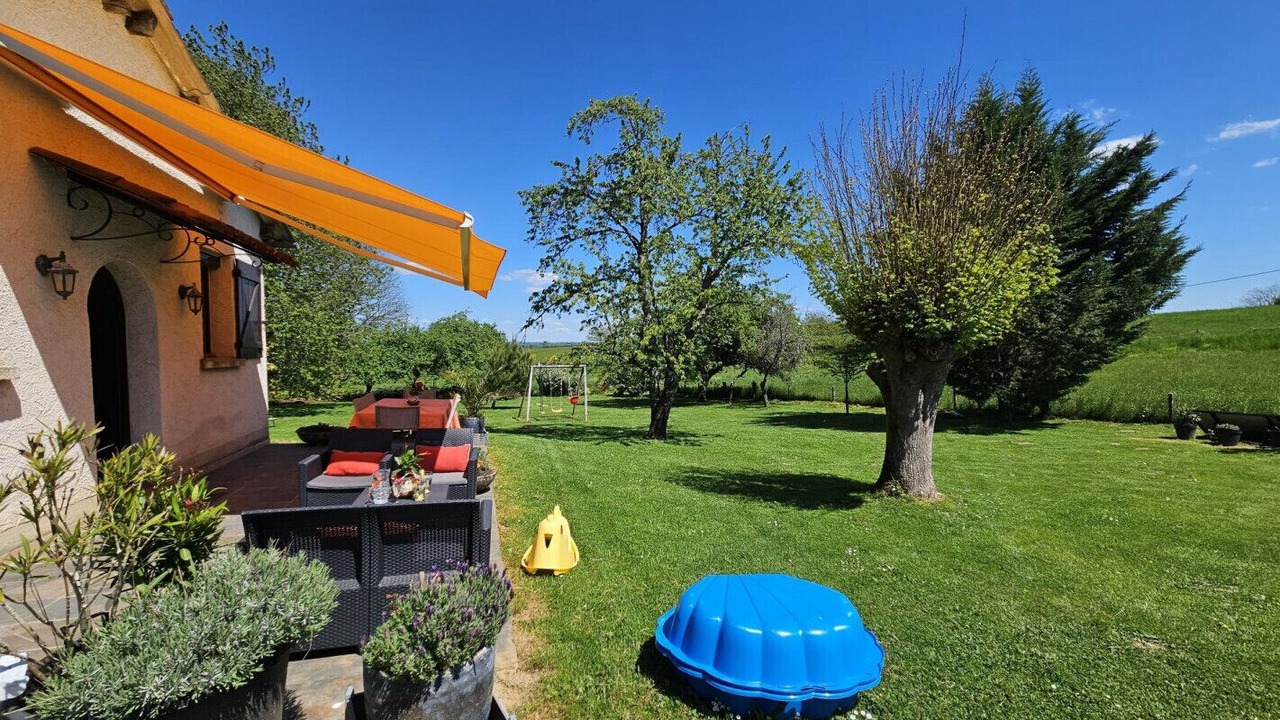Photo of Patio Balcony in Saint-Pardoux-l'Ortigier