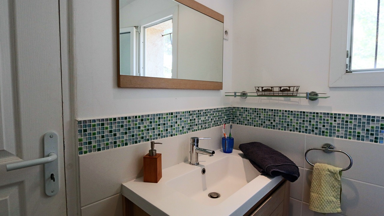 Photo of Bathroom in Mimet
