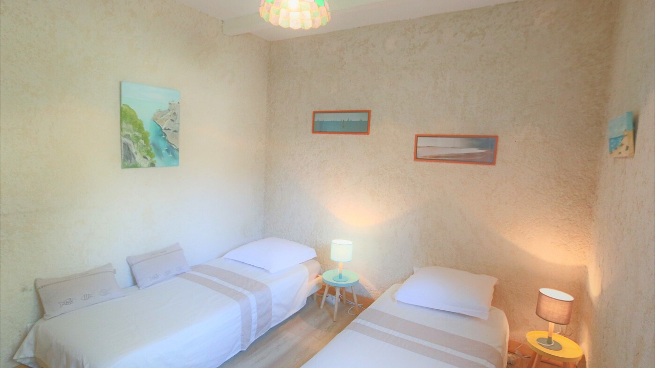Photo of Bedroom in Mimet