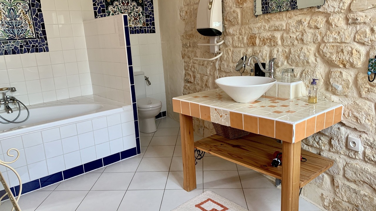 Photo of Bathroom in Pons