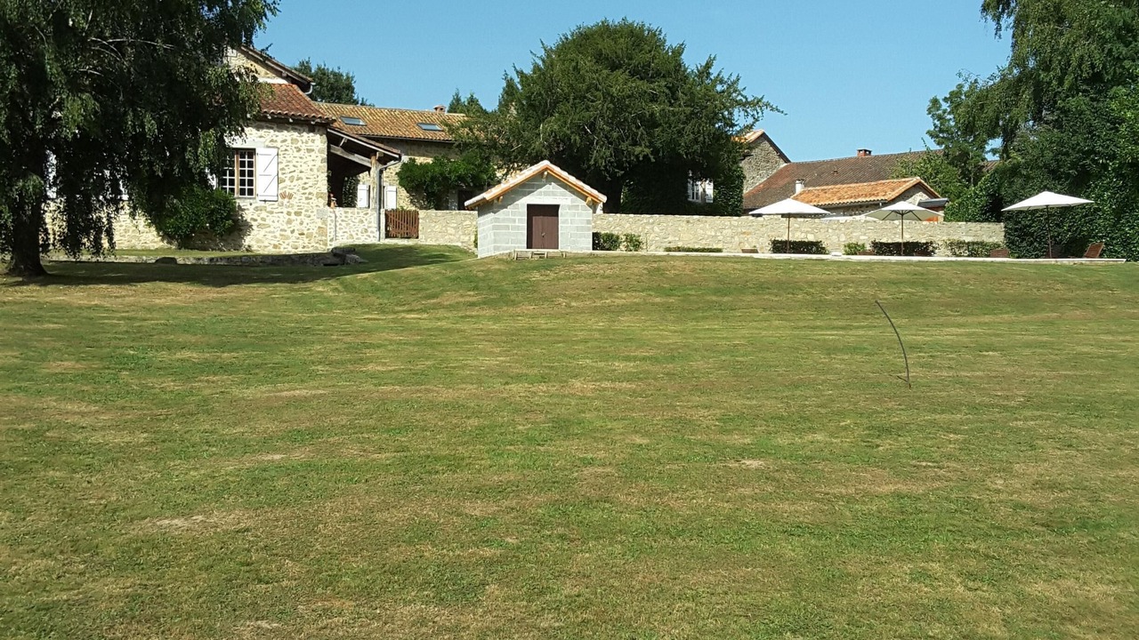 Photo of Others in Saint-Barthelemy-de-Bussiere