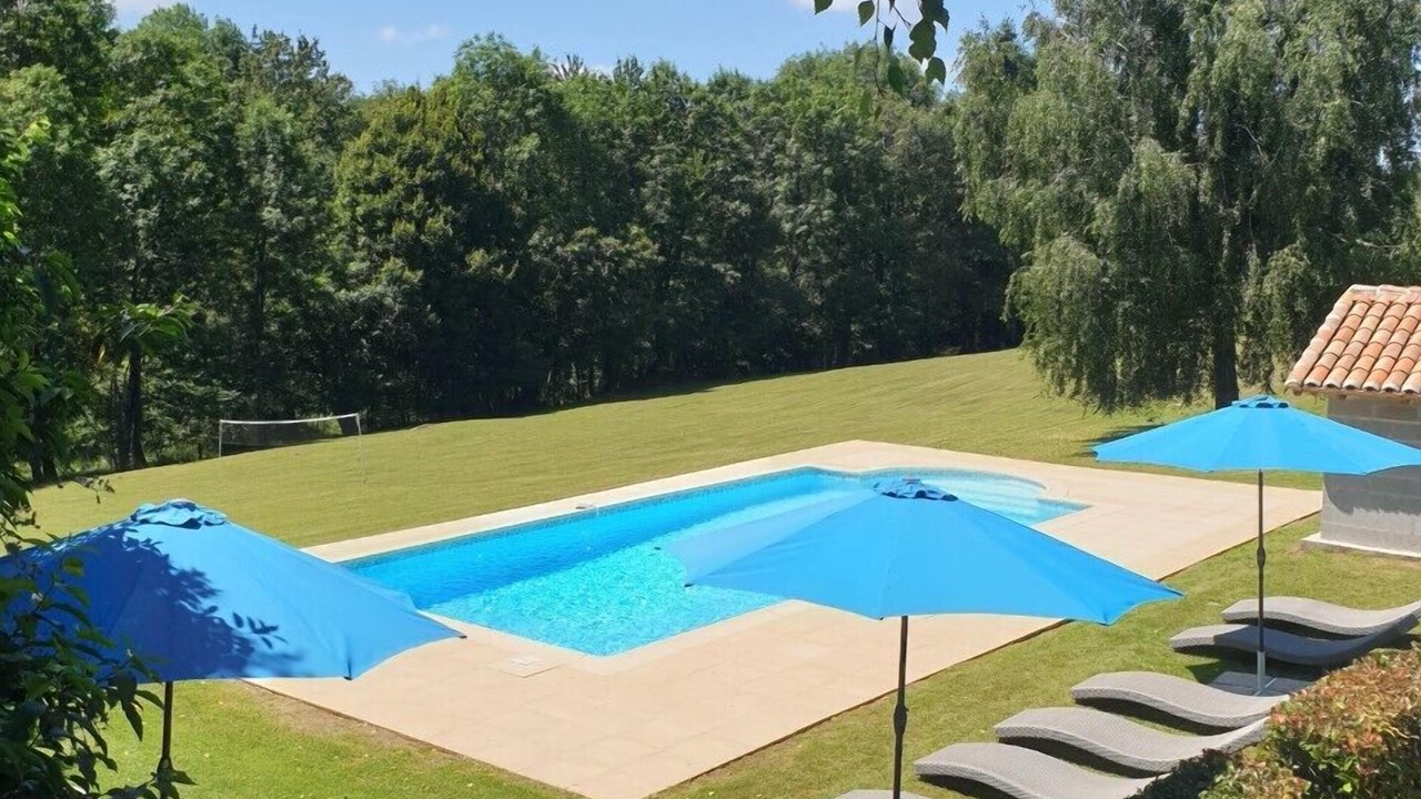Photo of Outdoor in Saint-Barthelemy-de-Bussiere