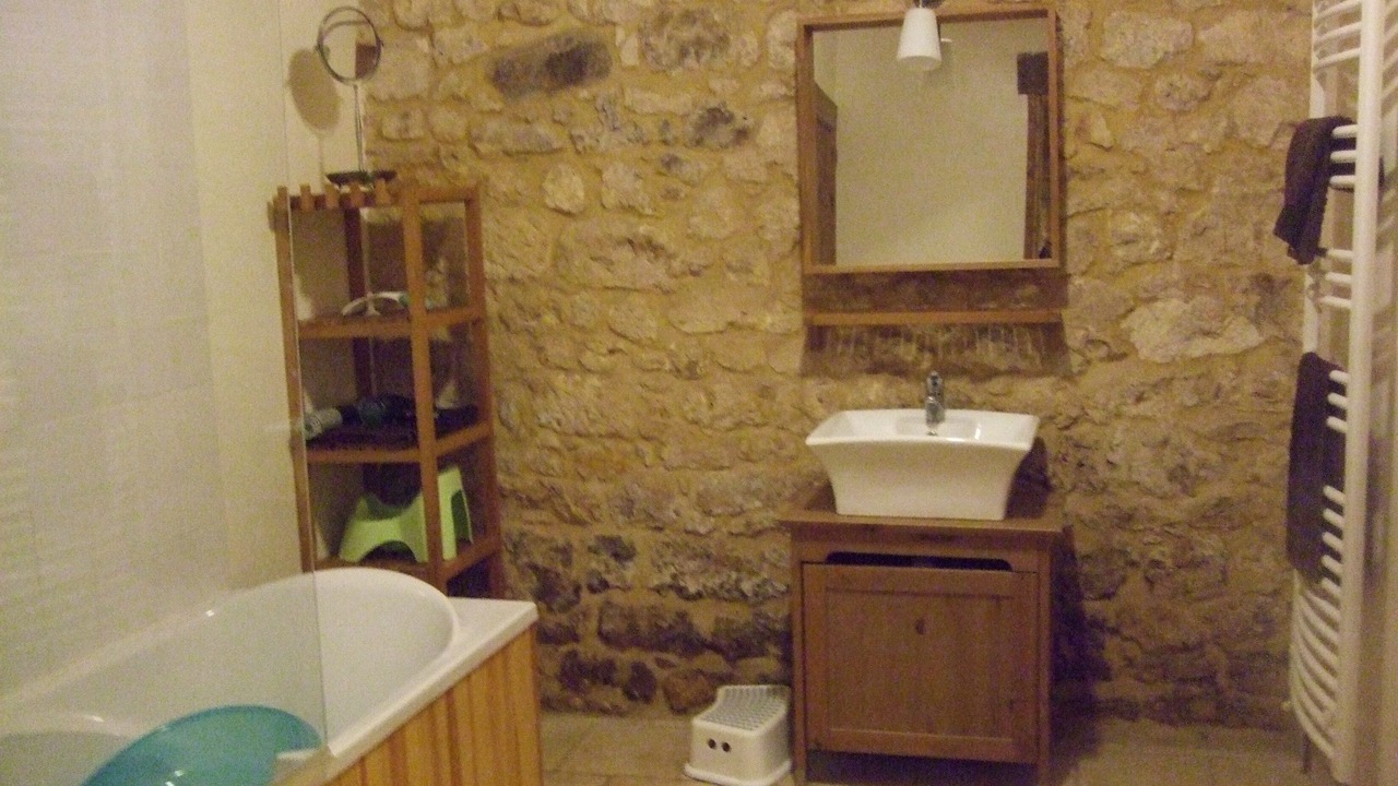 Photo of Bathroom in Cause-de-Clerans