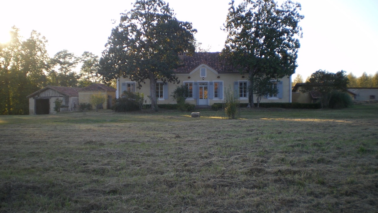 Photo of Outdoor in Lacquy
