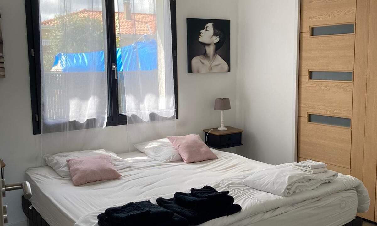 Photo of Bedroom in Lanton