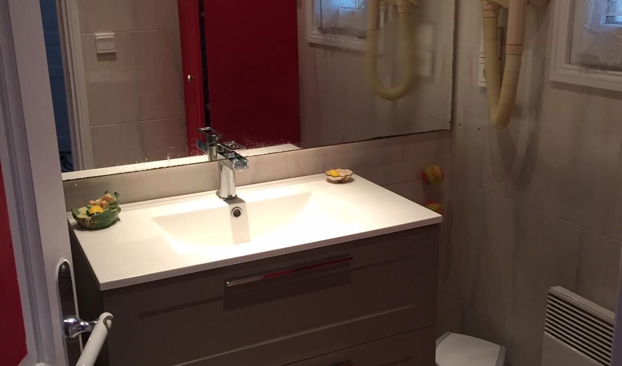 Photo of Bathroom in Quartier de l'Hippodrome