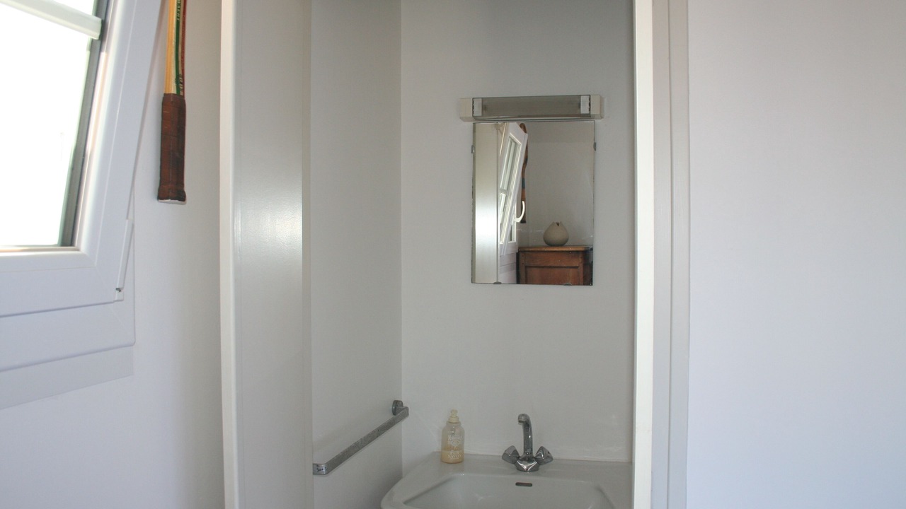 Photo of Bathroom in Domino