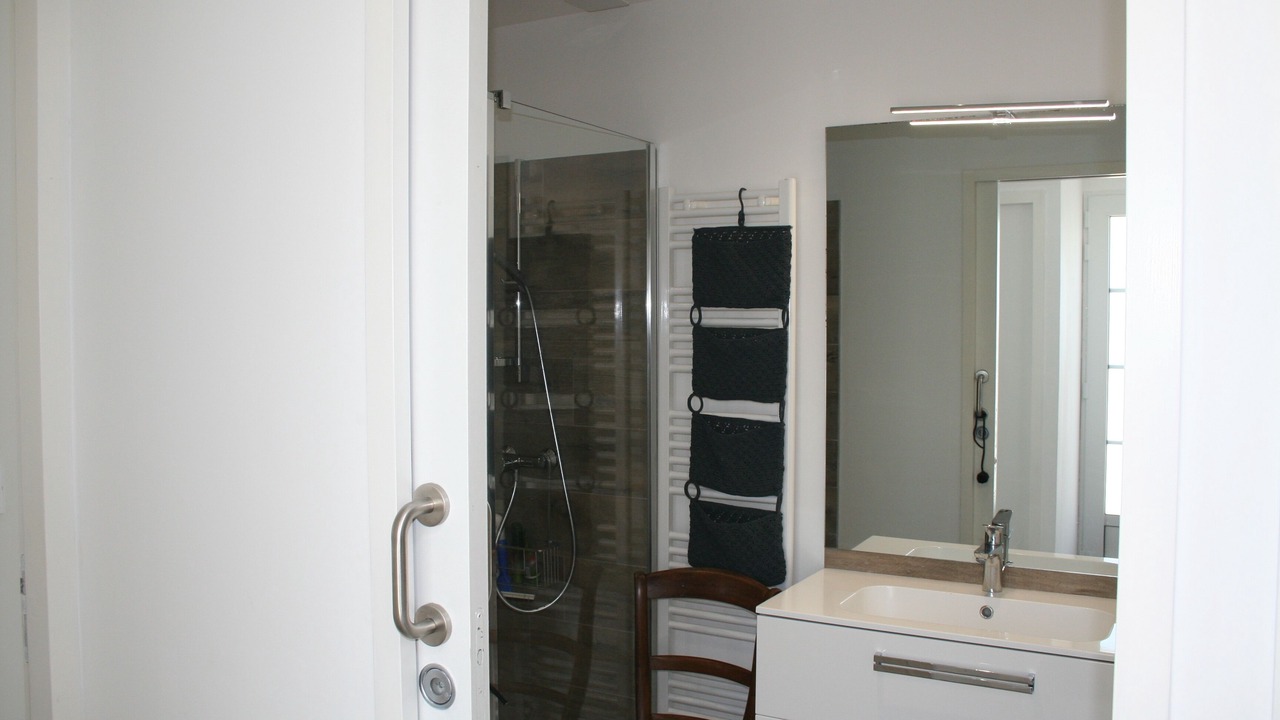 Photo of Bathroom in Domino