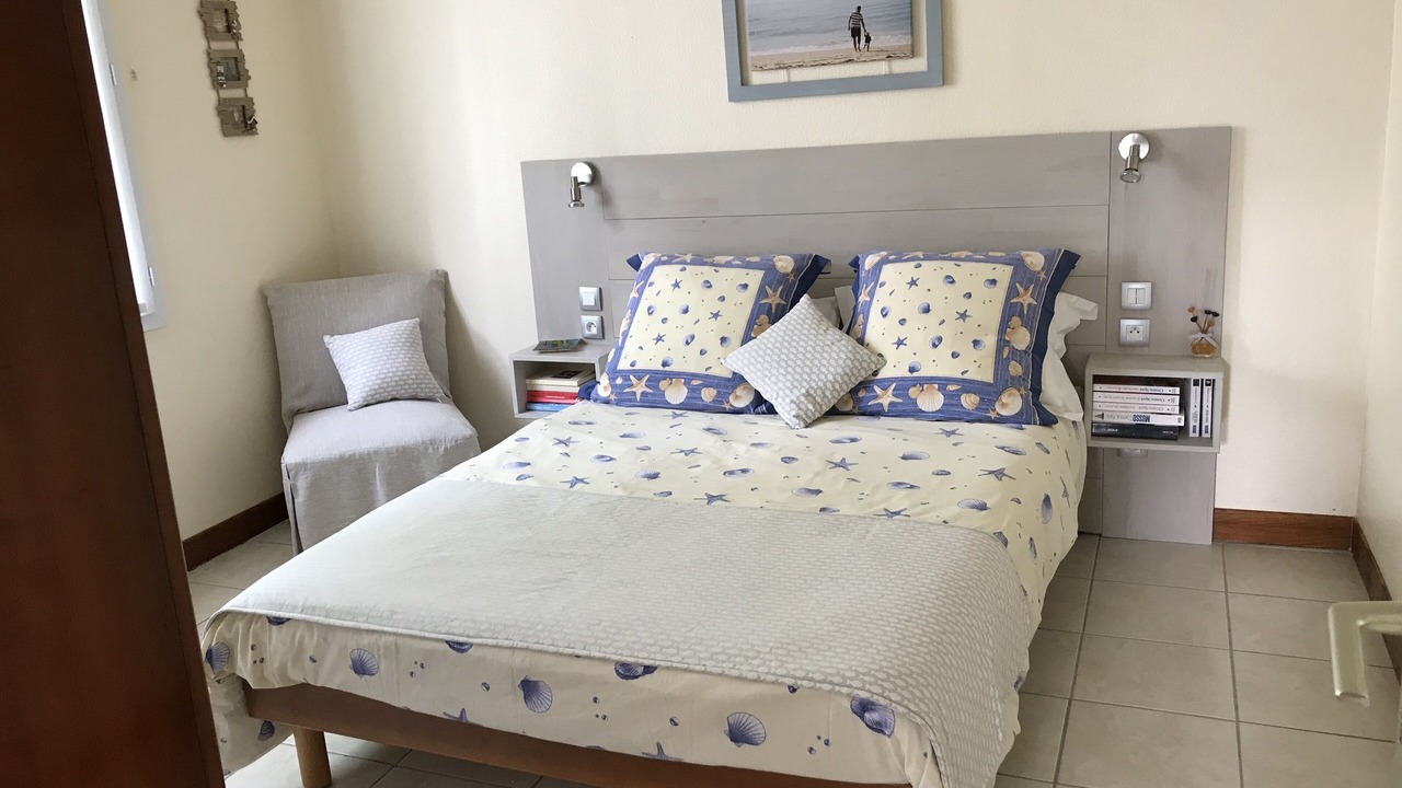 Photo of Bedroom in Lanton