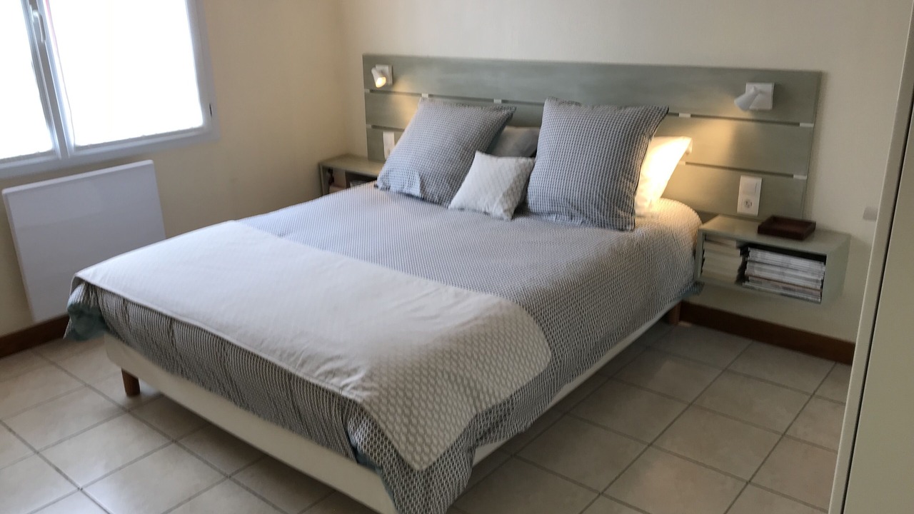 Photo of Bedroom in Lanton