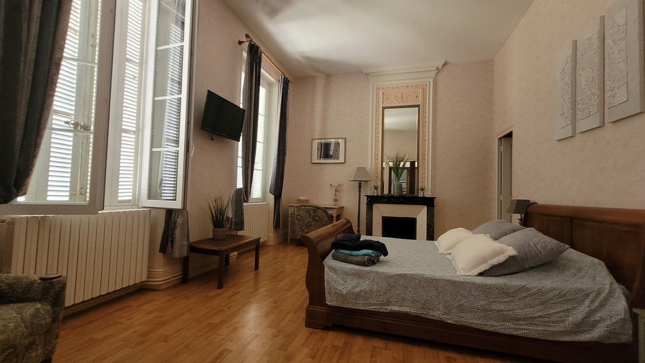 Photo of Bedroom in Saint-Martial-de-Mirambeau
