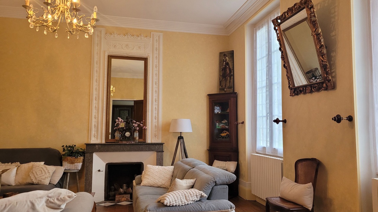 Photo of Livingroom in Saint-Martial-de-Mirambeau
