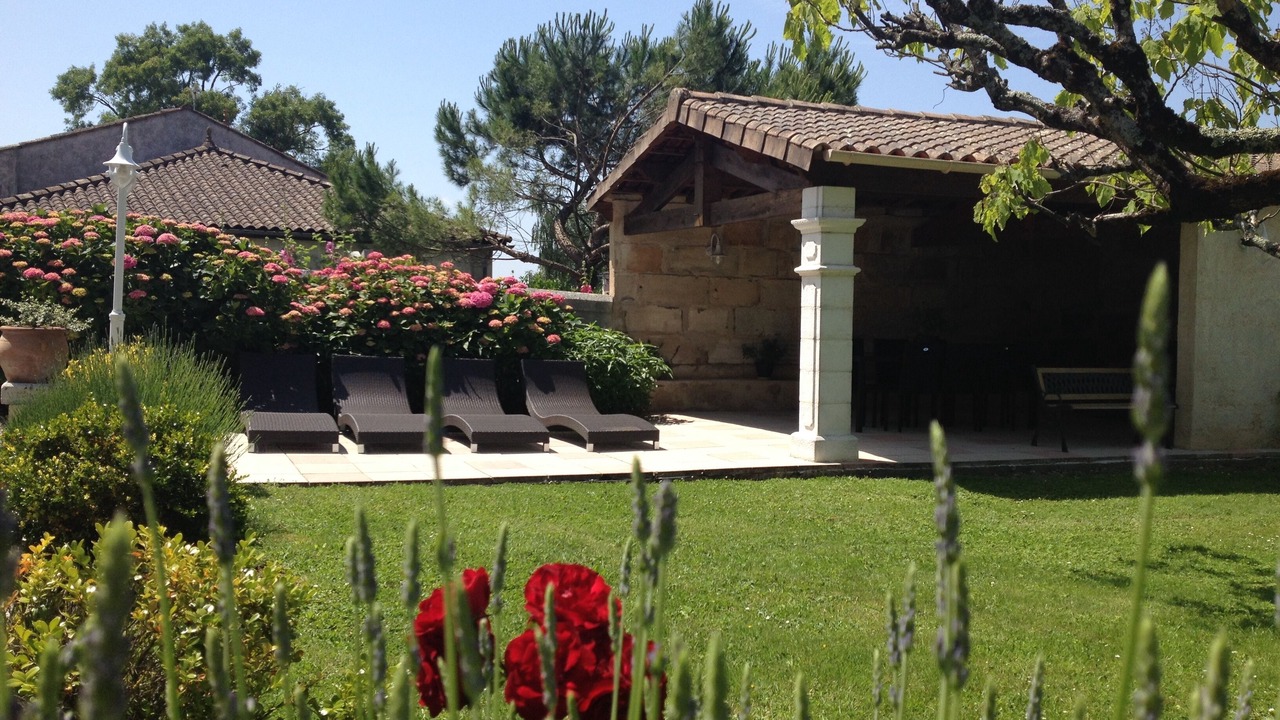 Photo of Patio Balcony in Saint-Martial-de-Mirambeau