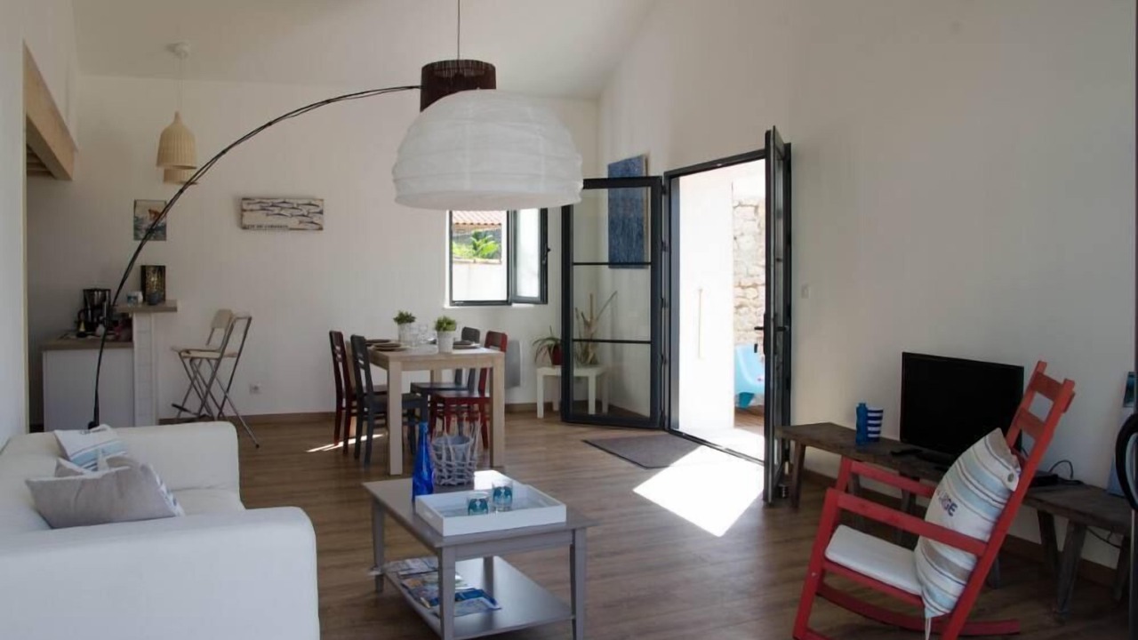 Photo of Livingroom in Domino