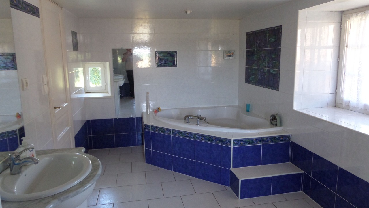 Photo of Bathroom in Romagne