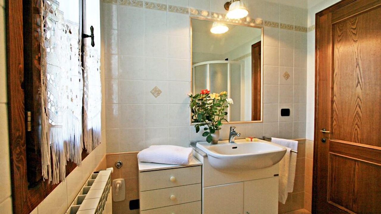 Photo of Bathroom in San Gimignano City Centre