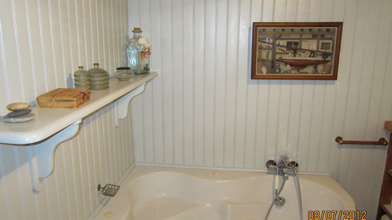 Photo of Bathroom in Lanton