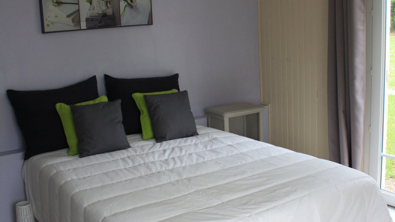 Photo of Bedroom in Saint-Loubes