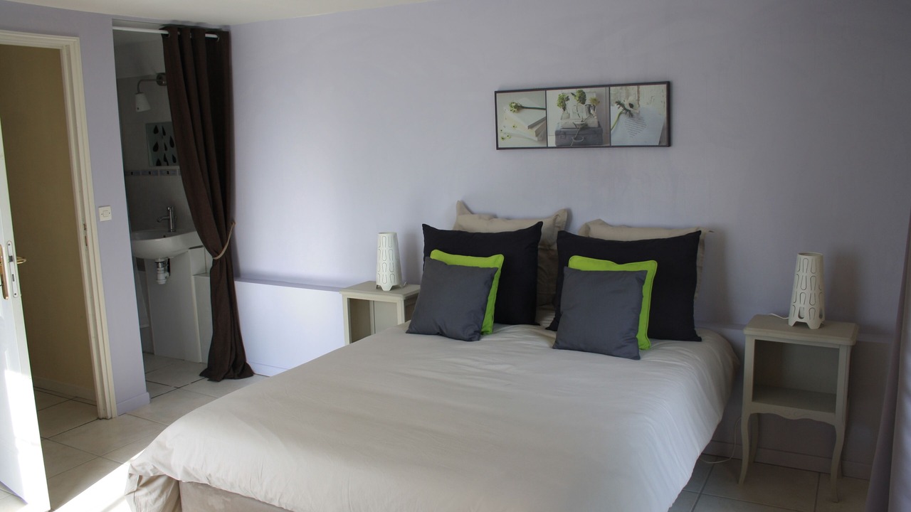 Photo of Bedroom in Saint-Loubes