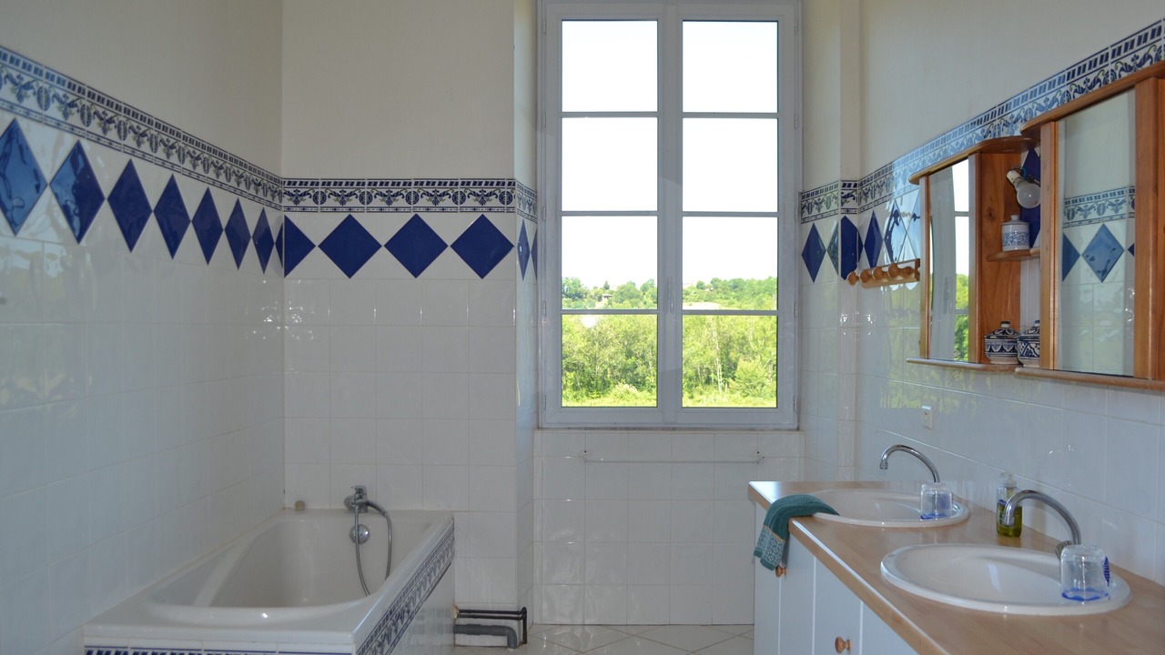Photo of Bathroom in Gardegan-et-Tourtirac
