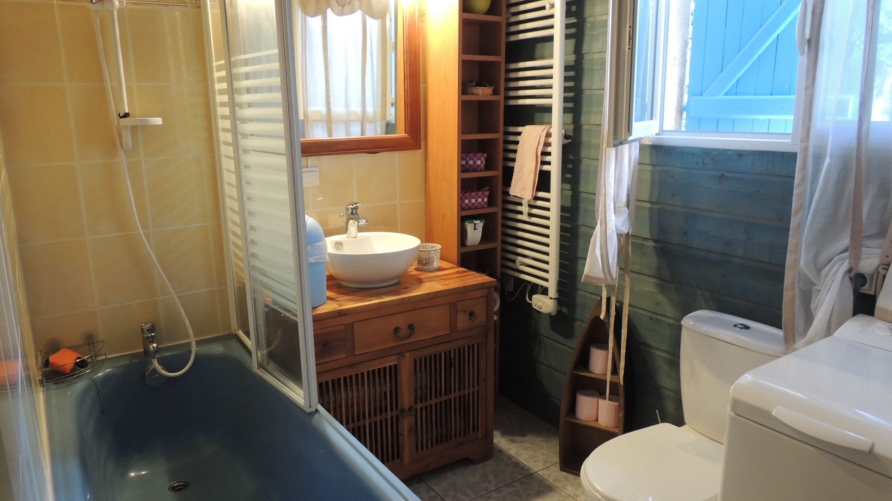 Photo of Bathroom in Montussan