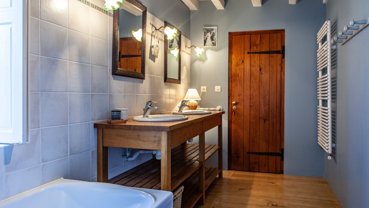 Photo of Bathroom in Montmoreau-Saint-Cybard
