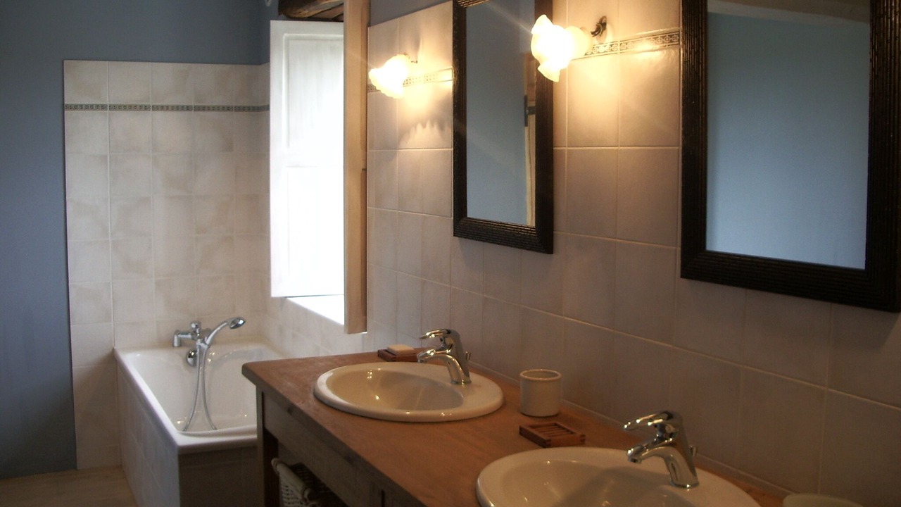 Photo of Bathroom in Montmoreau-Saint-Cybard