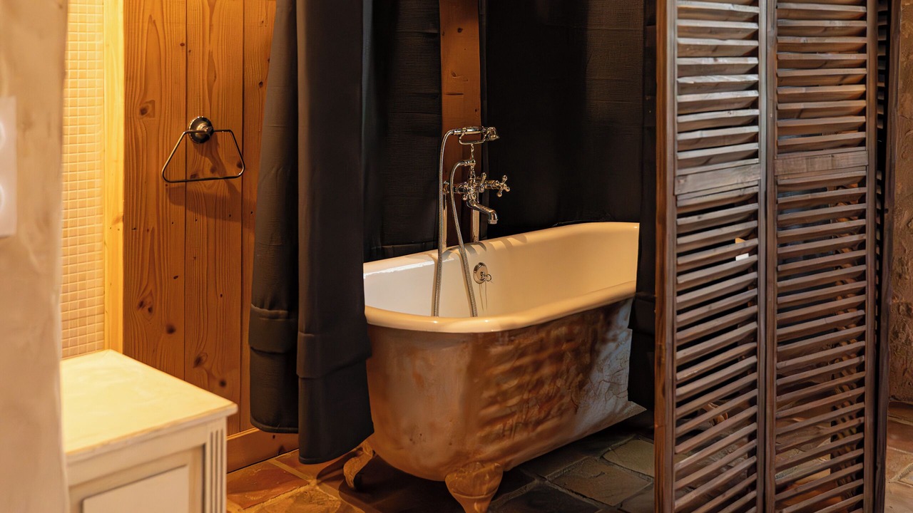 Photo of Bathroom in Sainte-Alvere-Saint-Laurent-les-Batons