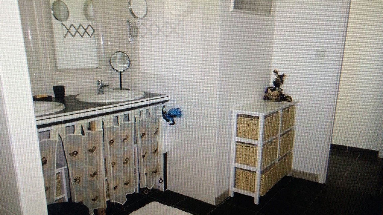 Photo of Bathroom in Messanges