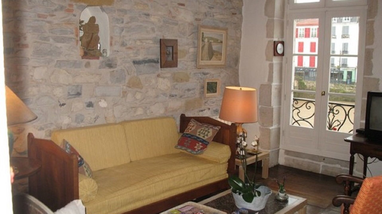 Photo of Livingroom in Bayonne
