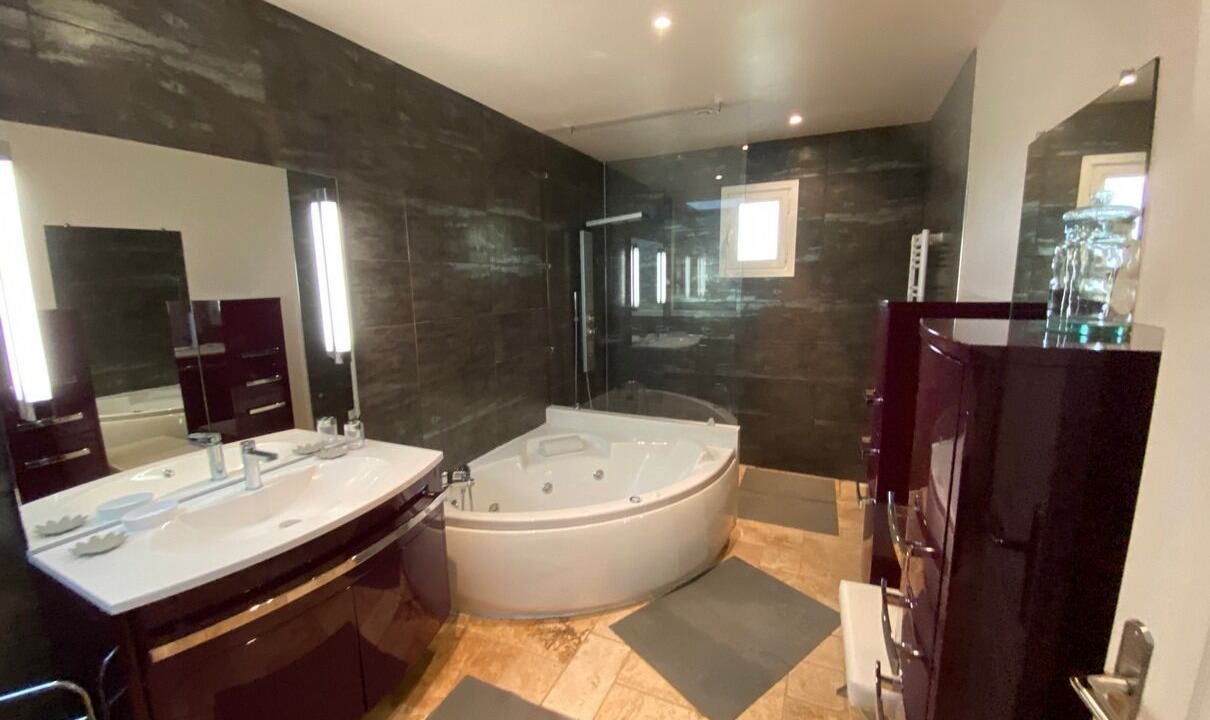 Photo of Bathroom in Cenac-et-Saint-Julien