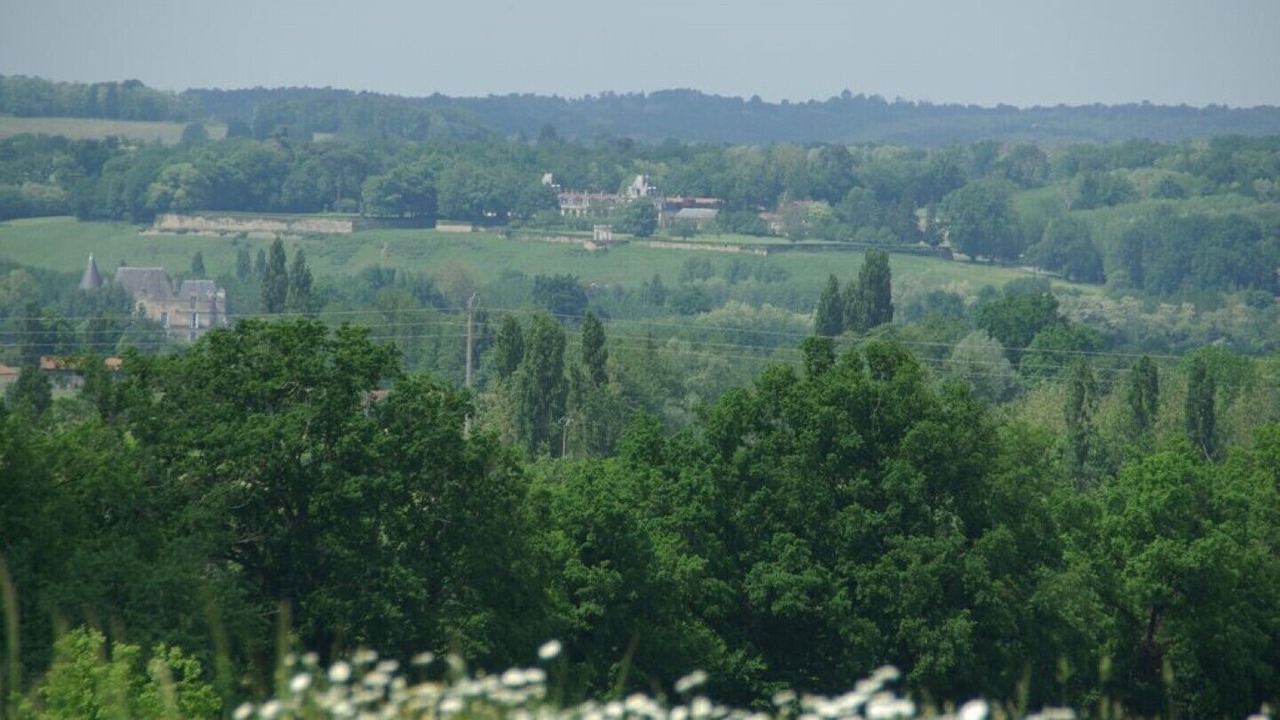 Photo of Others in Cours-de-Pile