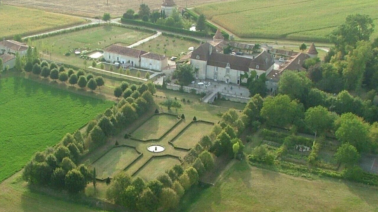 Photo of Outdoor in Champagne-et-Fontaine