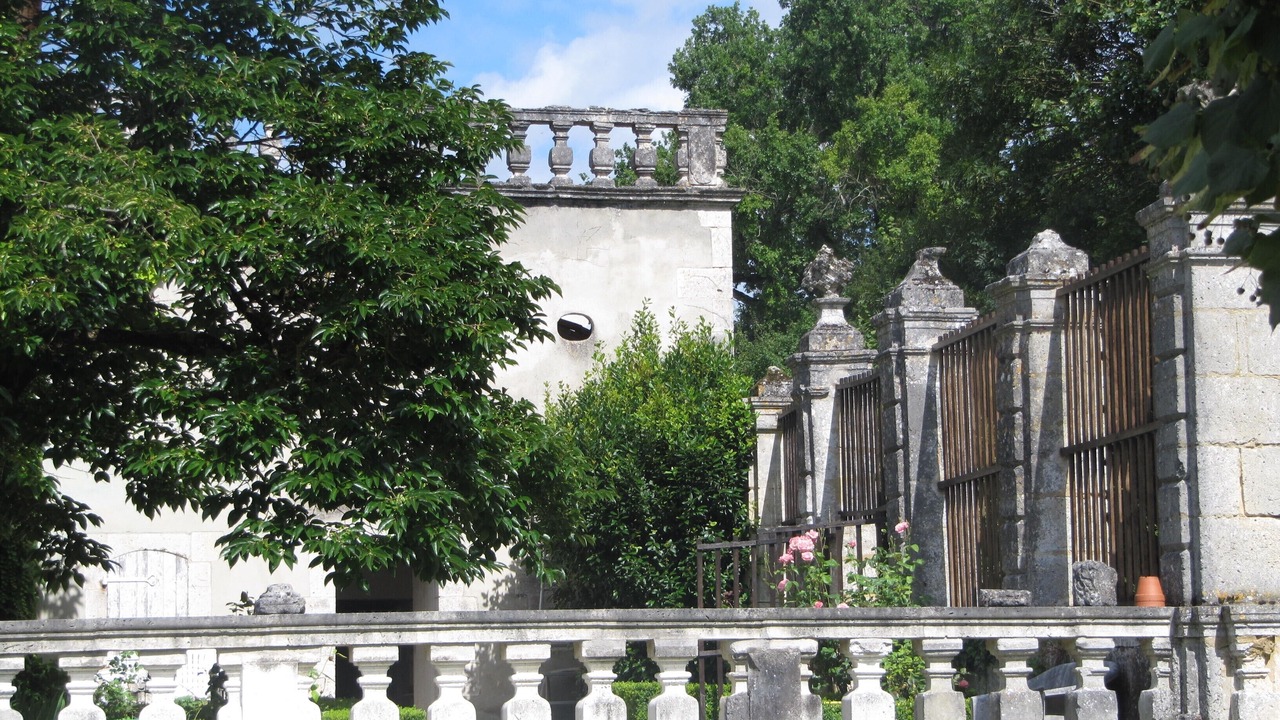 Photo of Outdoor in Champagne-et-Fontaine