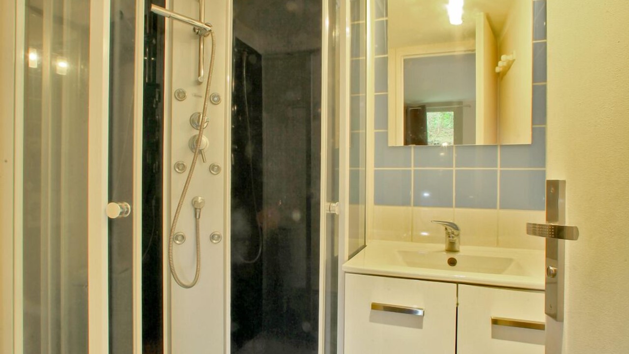 Photo of Bathroom in Messanges