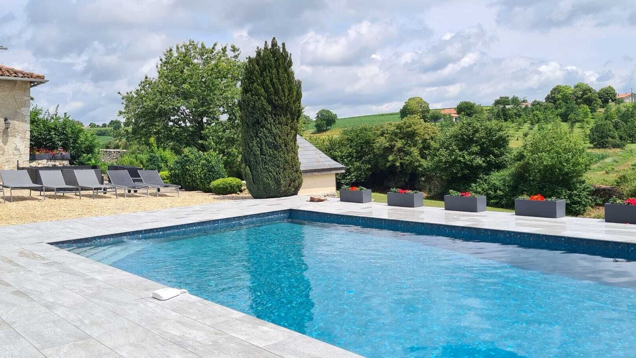 Photo of Outdoor in Bessac