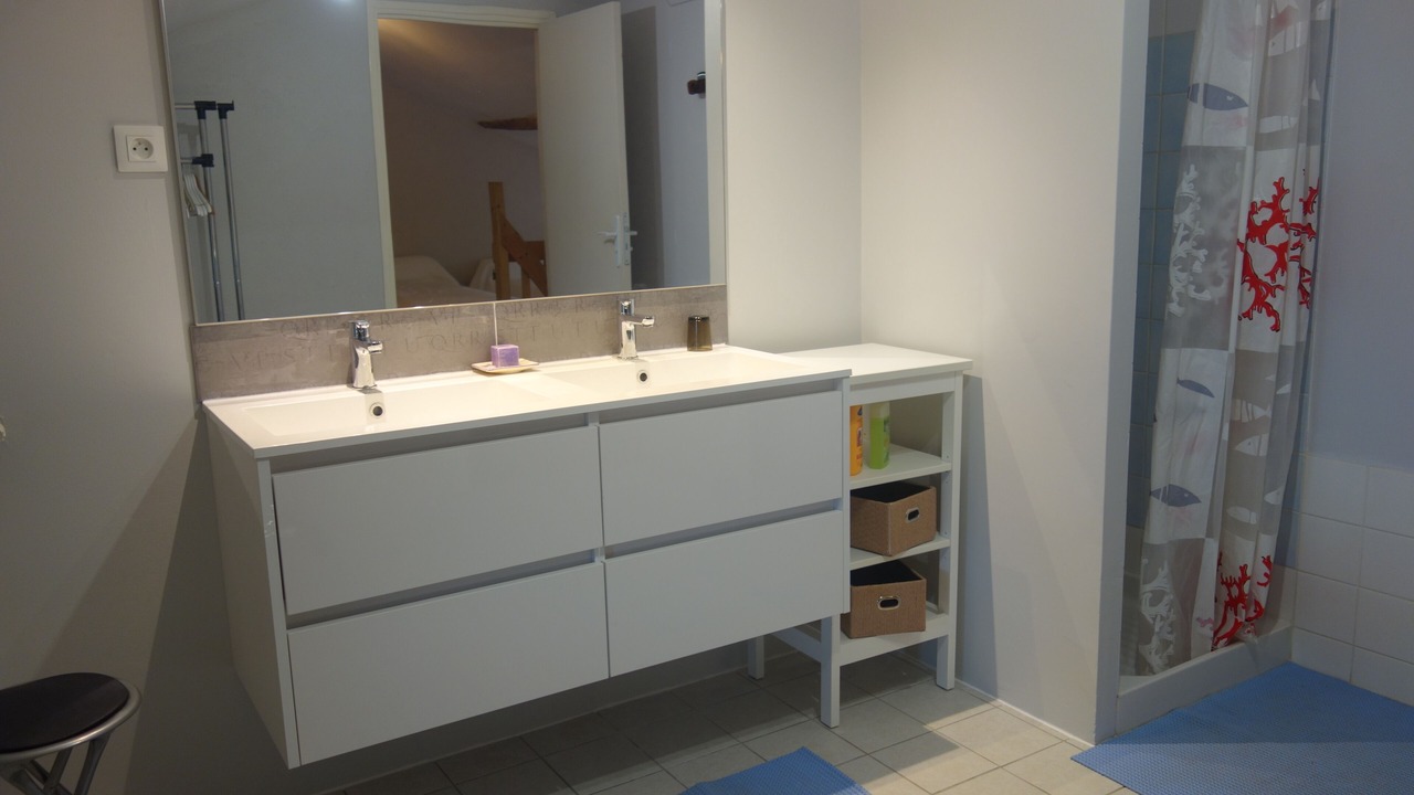 Photo of Bathroom in Rouille