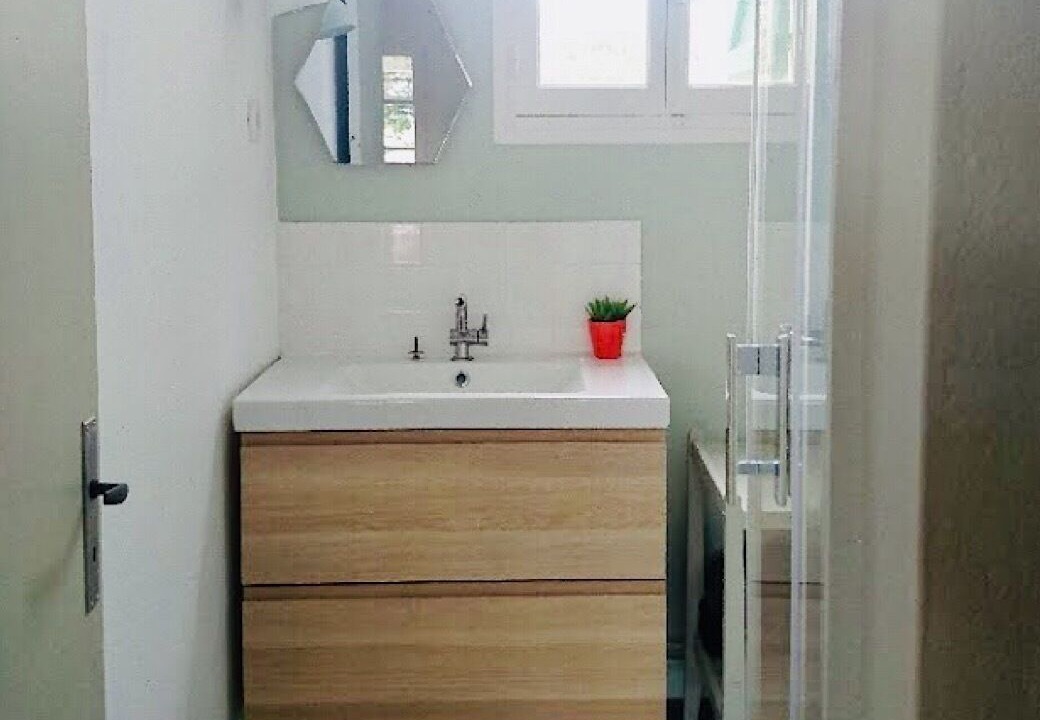 Photo of Bathroom in Domino